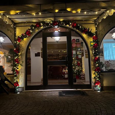 Hotel Ristorante La Grotta Castiglione Delle Stiviere Bagian luar foto