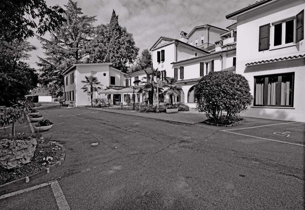 Hotel Ristorante La Grotta Castiglione Delle Stiviere Bagian luar foto