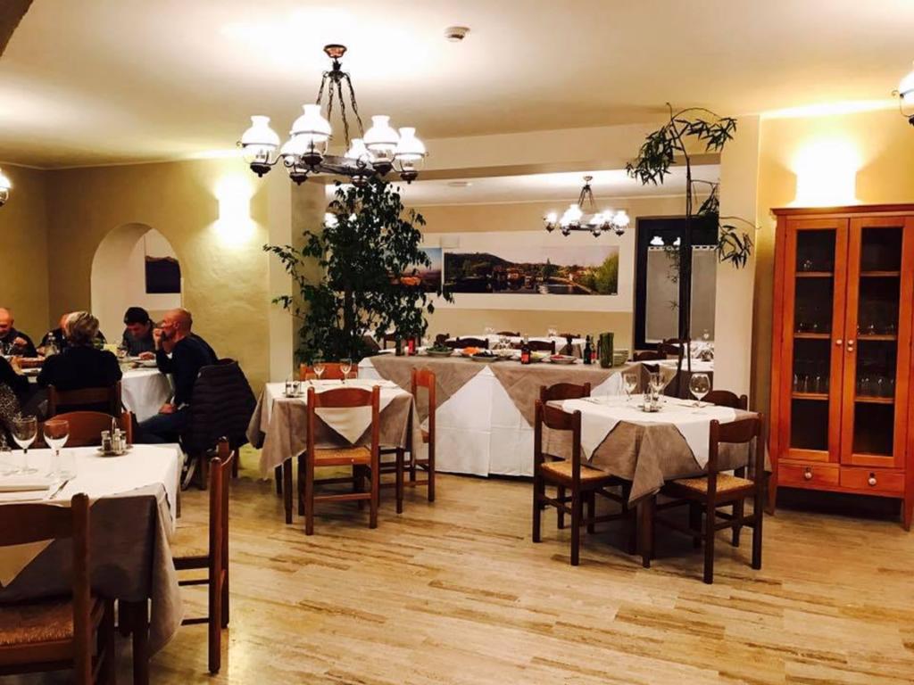 Hotel Ristorante La Grotta Castiglione Delle Stiviere Bagian luar foto