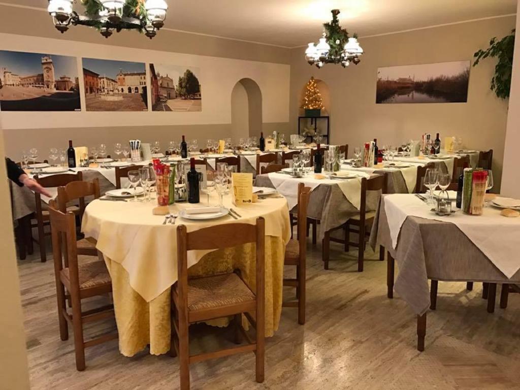 Hotel Ristorante La Grotta Castiglione Delle Stiviere Bagian luar foto