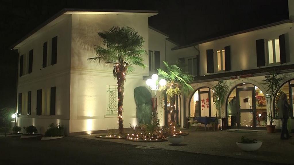 Hotel Ristorante La Grotta Castiglione Delle Stiviere Bagian luar foto