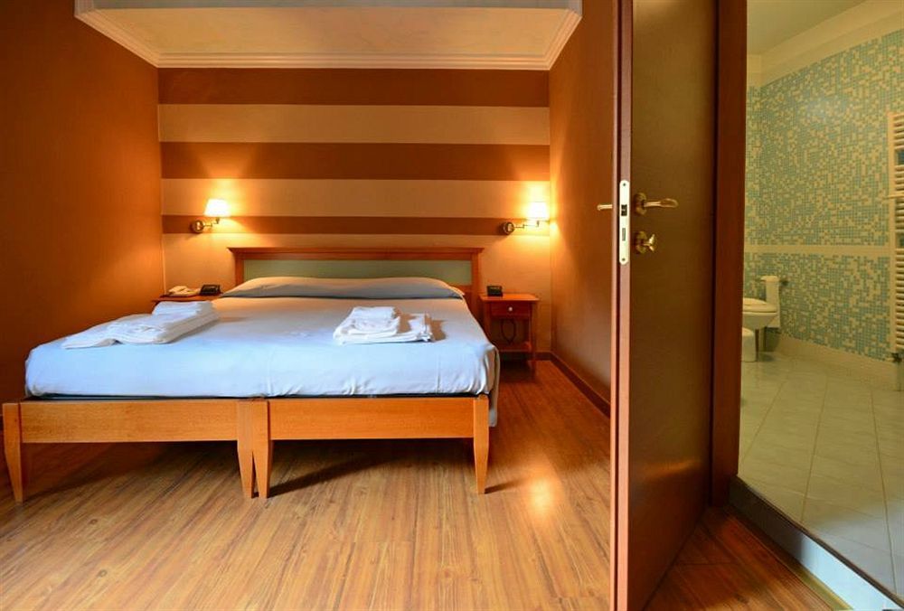 Hotel Ristorante La Grotta Castiglione Delle Stiviere Bagian luar foto