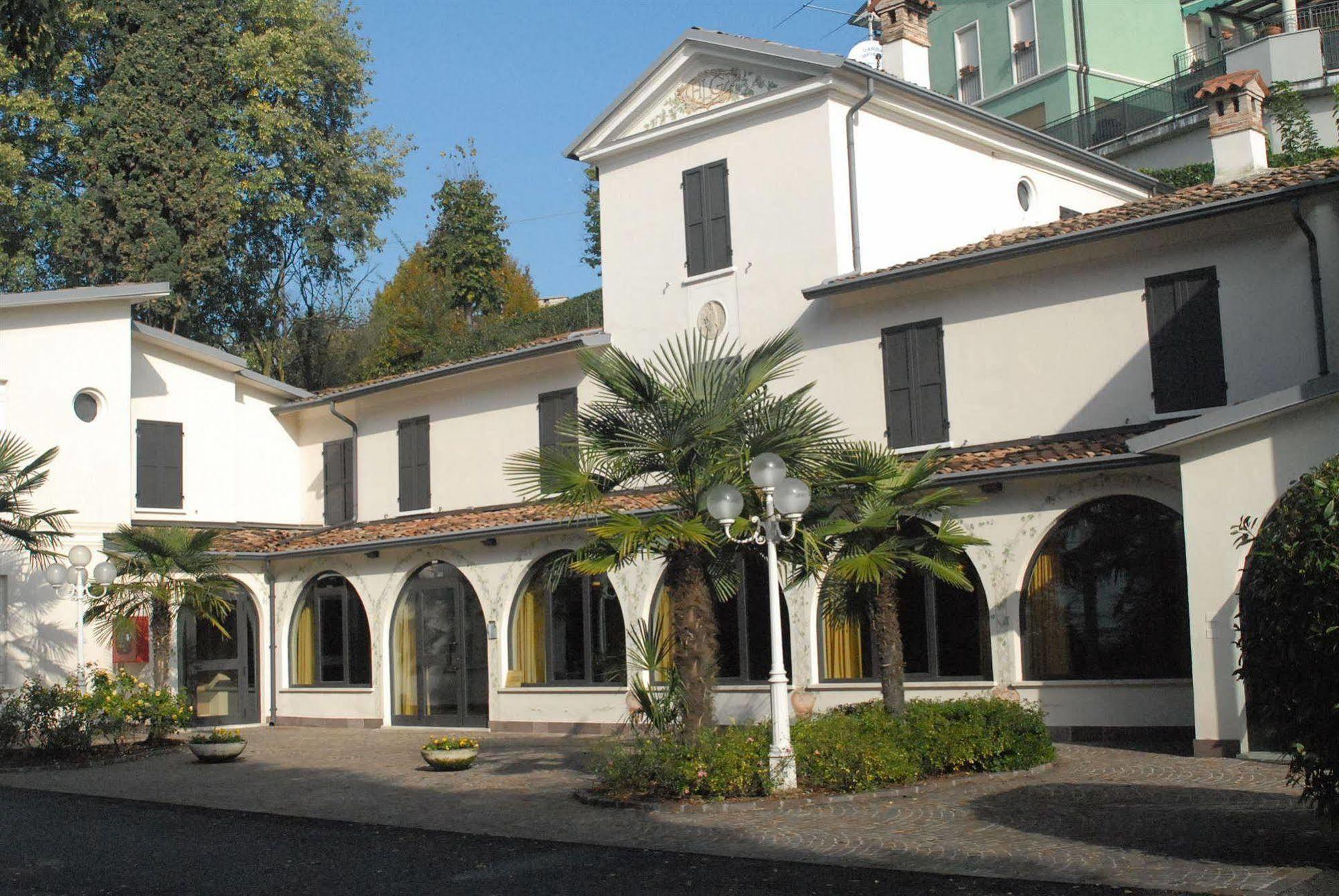 Hotel Ristorante La Grotta Castiglione Delle Stiviere Bagian luar foto
