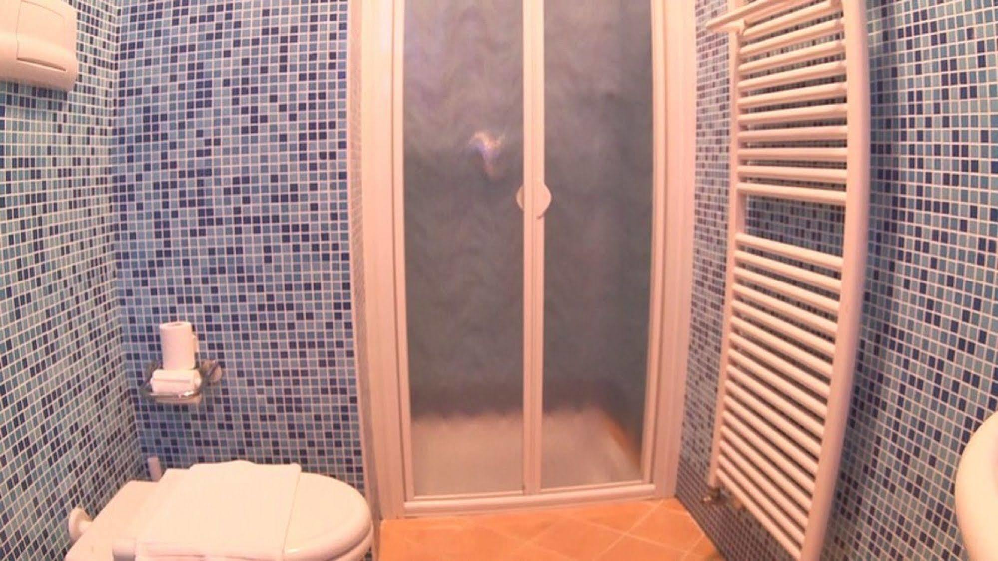 Hotel Ristorante La Grotta Castiglione Delle Stiviere Bagian luar foto